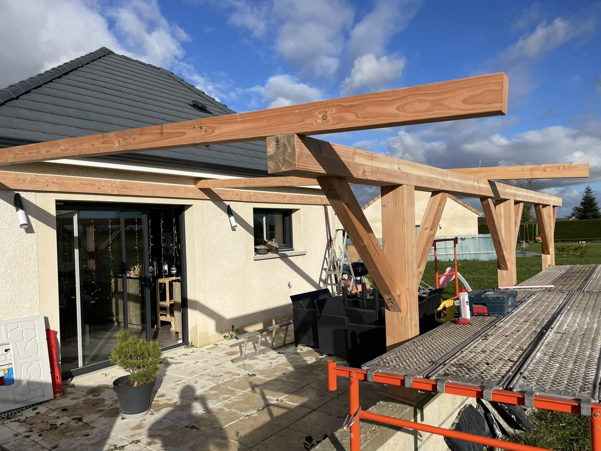 Création d’une charpente en bois pour terrasse